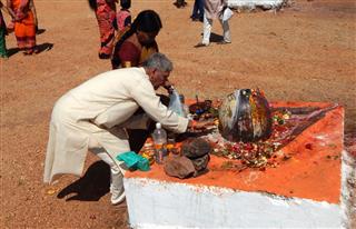 Hindus Perform Puja To Lord Shiva