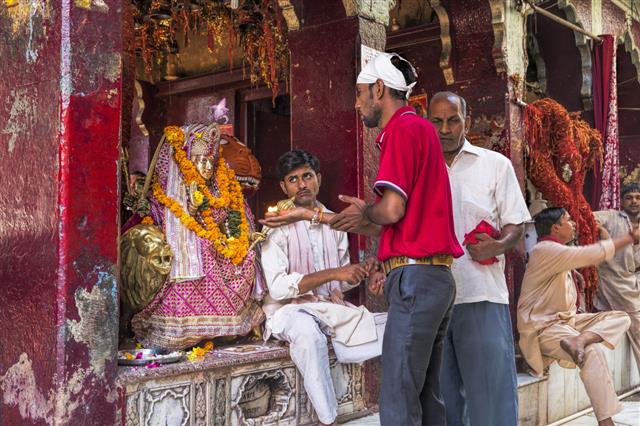 People At Kalkaji Temple