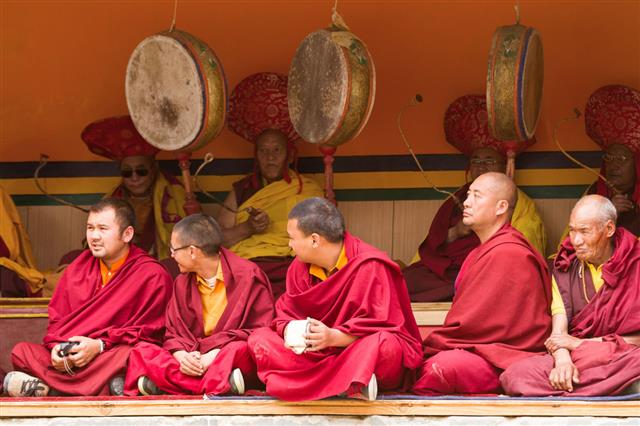 Monks As Attentive Spectators