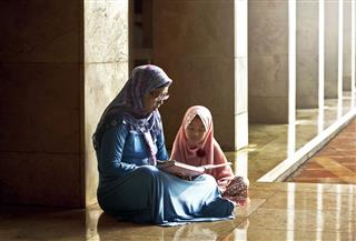 Muslim Mother Teach Her Daughter