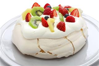 Pavlova Meringue Cake