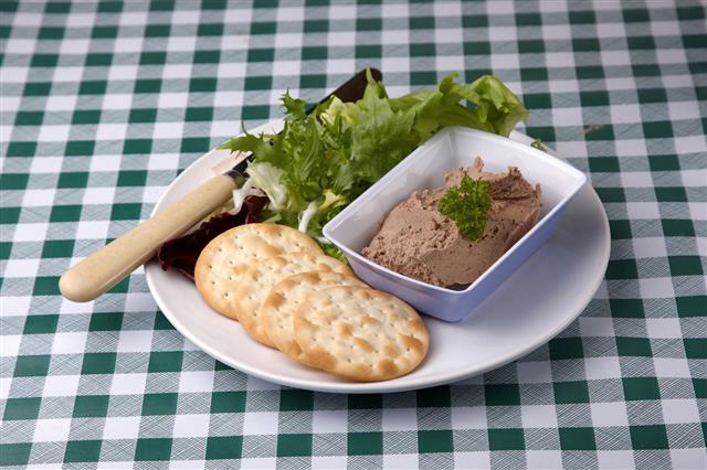Homemade Chicken Pate With Crackers