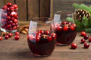 Mulled Red Wine With Cranberries