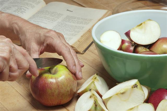 Cutting Apples