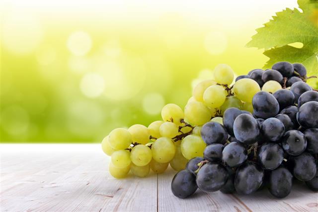 White And Red Grapes