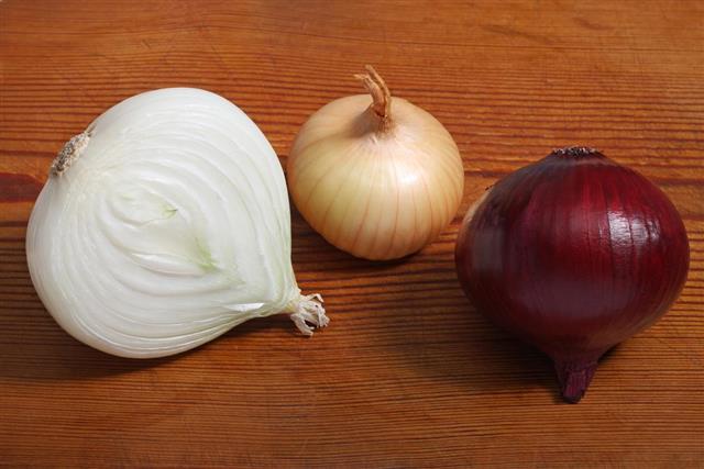 Onions of three colors