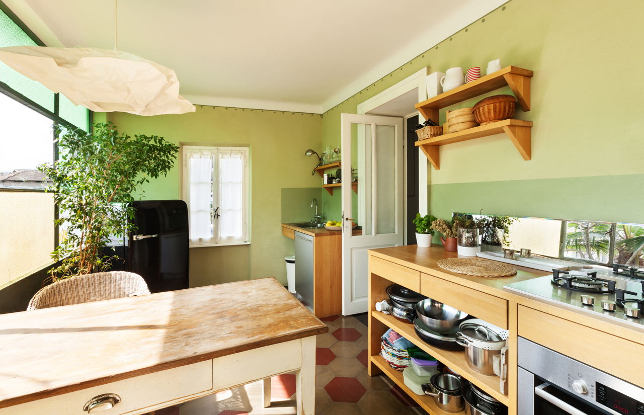 Eye-pleasing Paint Colors for Kitchens With Oak Cabinets - Decor Dezine