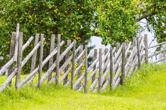 Build A Fence On Slope, How To Build Garden Fence On Slope