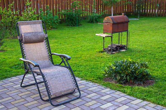 Lawn Chair Webbing Repair Replacement And Myriad Other Tips Gardenerdy - How To Repair Lawn Furniture Webbing