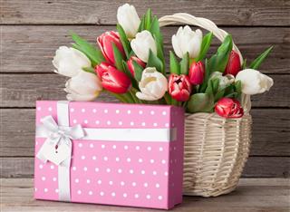 tulips bouquet and gift box