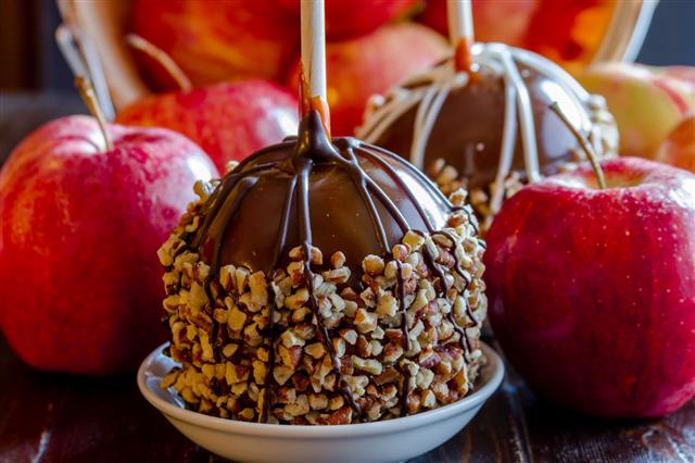 Caramel Apples With Chocolate