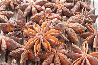 Dried Anise Seeds