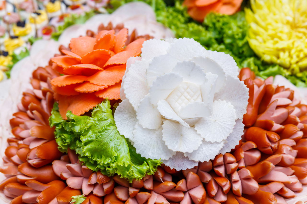 Tips for Carving Flowers from Vegetables