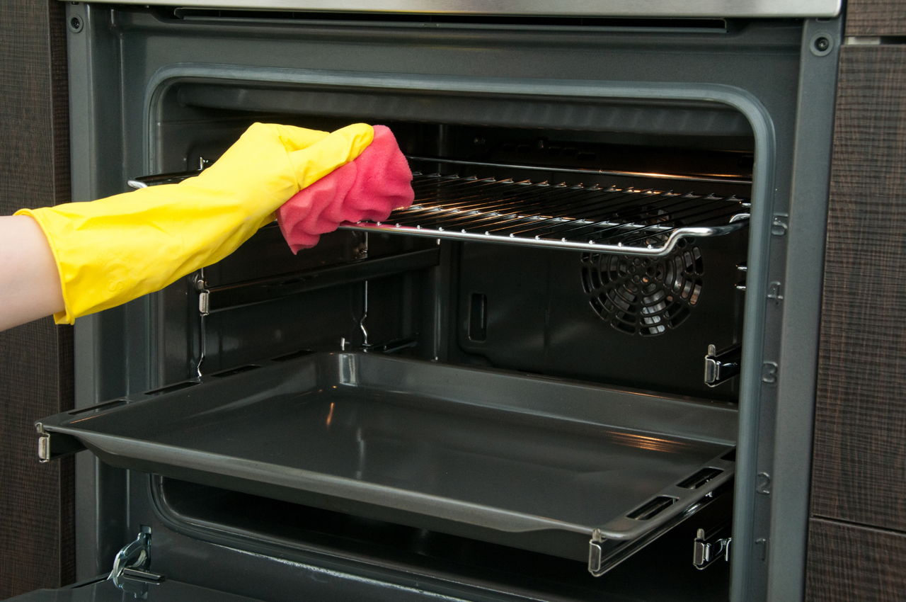 Essential Oven Cleaning Instructions to Make it Spotless Clean