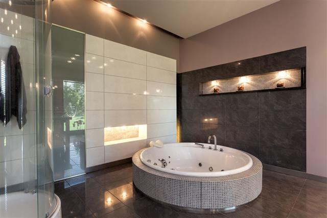 Round Bath In A Luxury Mansion
