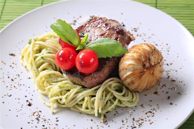 Beef Steak With Spaghetti And Roasted Garlic