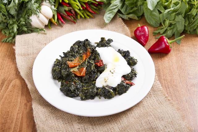 Boiled Spinach With Yogurt