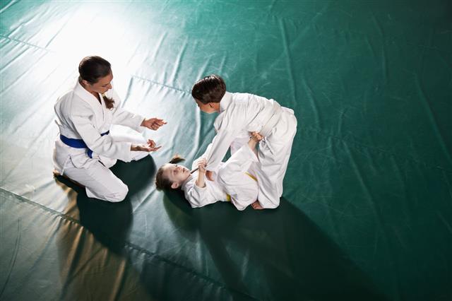 Teaching Jiujitsu Open Guard Position