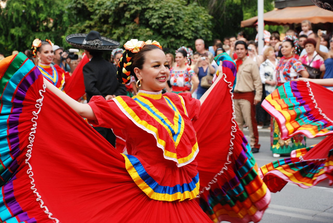 Traditional Mexican Dresses - Textile Magazine, Textile News, Apparel News,  Fashion News