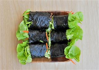 Roll Vegetables With Seaweed Wrap