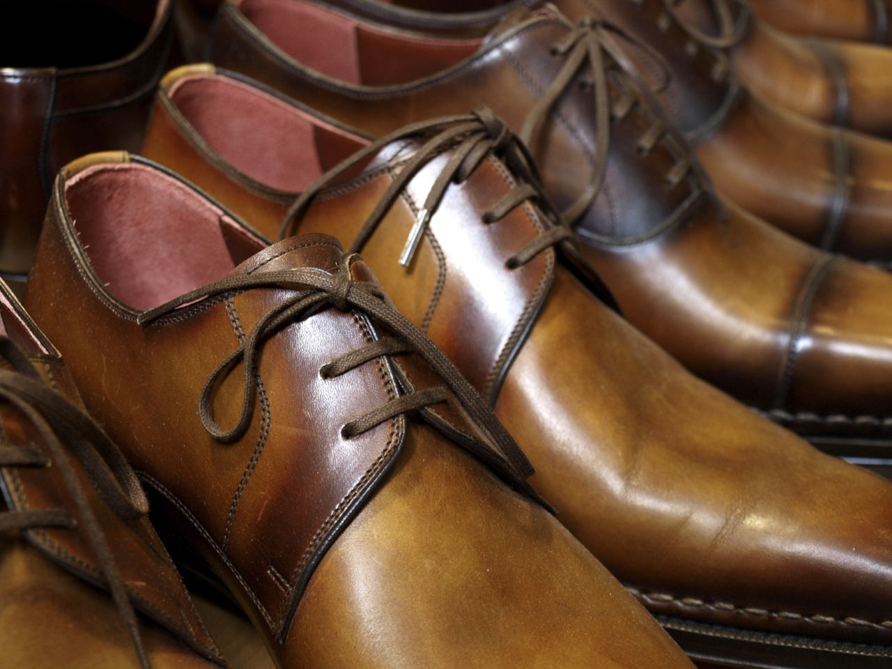 How to Clean Stinky Leather Shoes