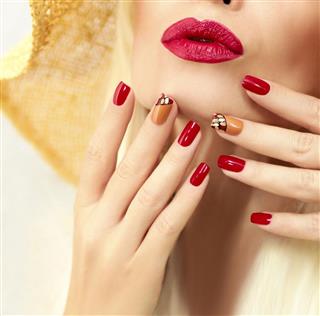 Red straw nail design