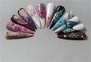 Colorful and fashionable artificial nails