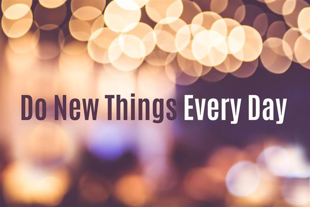 Quote : ' Do new things every day' with blur