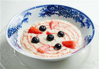 Oat Porridge With Fresh Berries