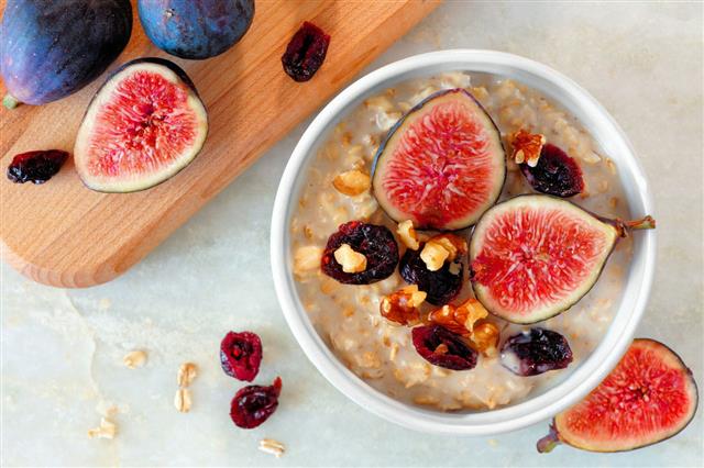 Oatmeal With Figs Cranberries