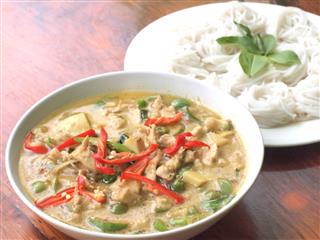 Chicken Green Curry With Rice Noodles
