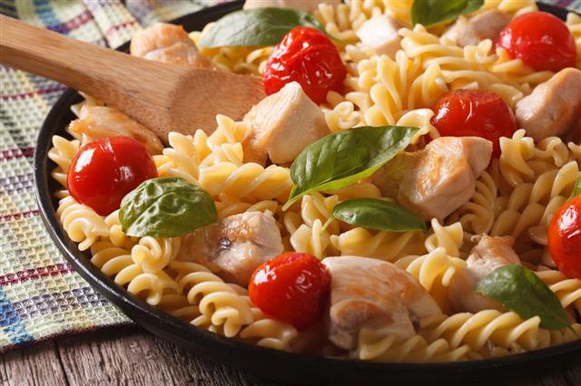 Fusilli Pasta With Chicken And Tomatoes