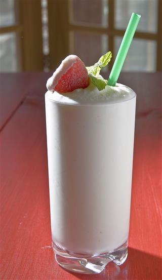Vanilla Milk Shake With Strawberry