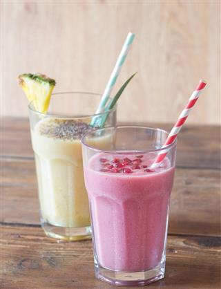 Pineapple And Pomegranate Smoothies