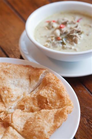 Green Curry With Coconut Milk And Roti