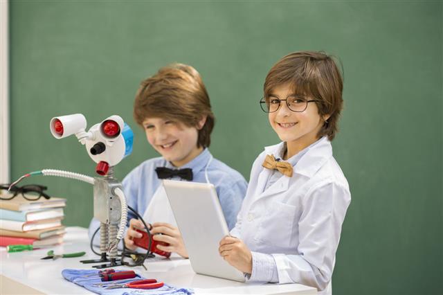 Children Collaborate On Robot Creation