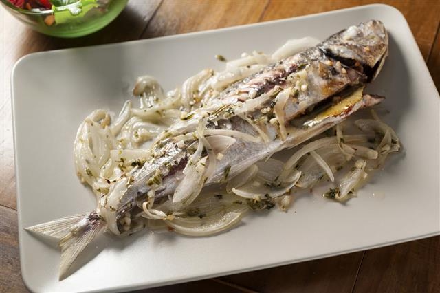 Mackerel Baked In Oven With Onion
