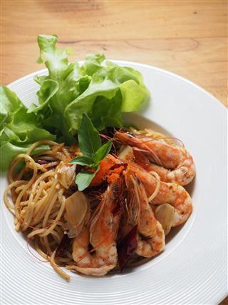 Spaghetti With Fried Shrimps