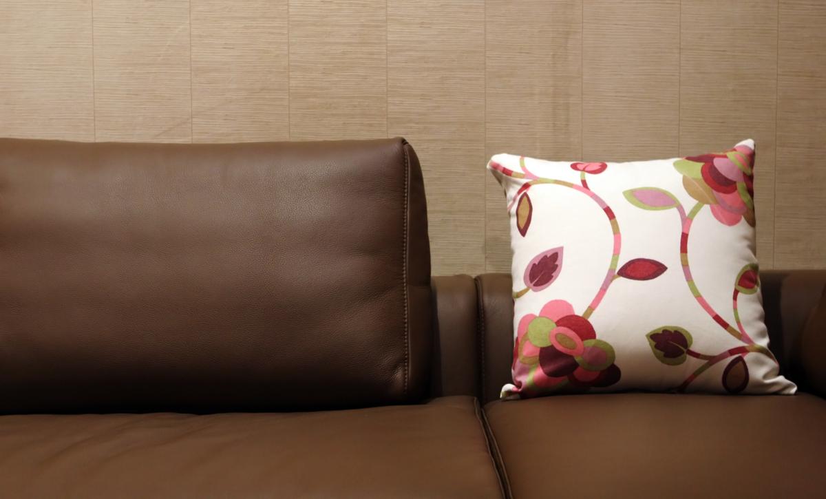 How To Clean A Leather Couch Home Quicks, How To Clean Leather Sofa Cushions