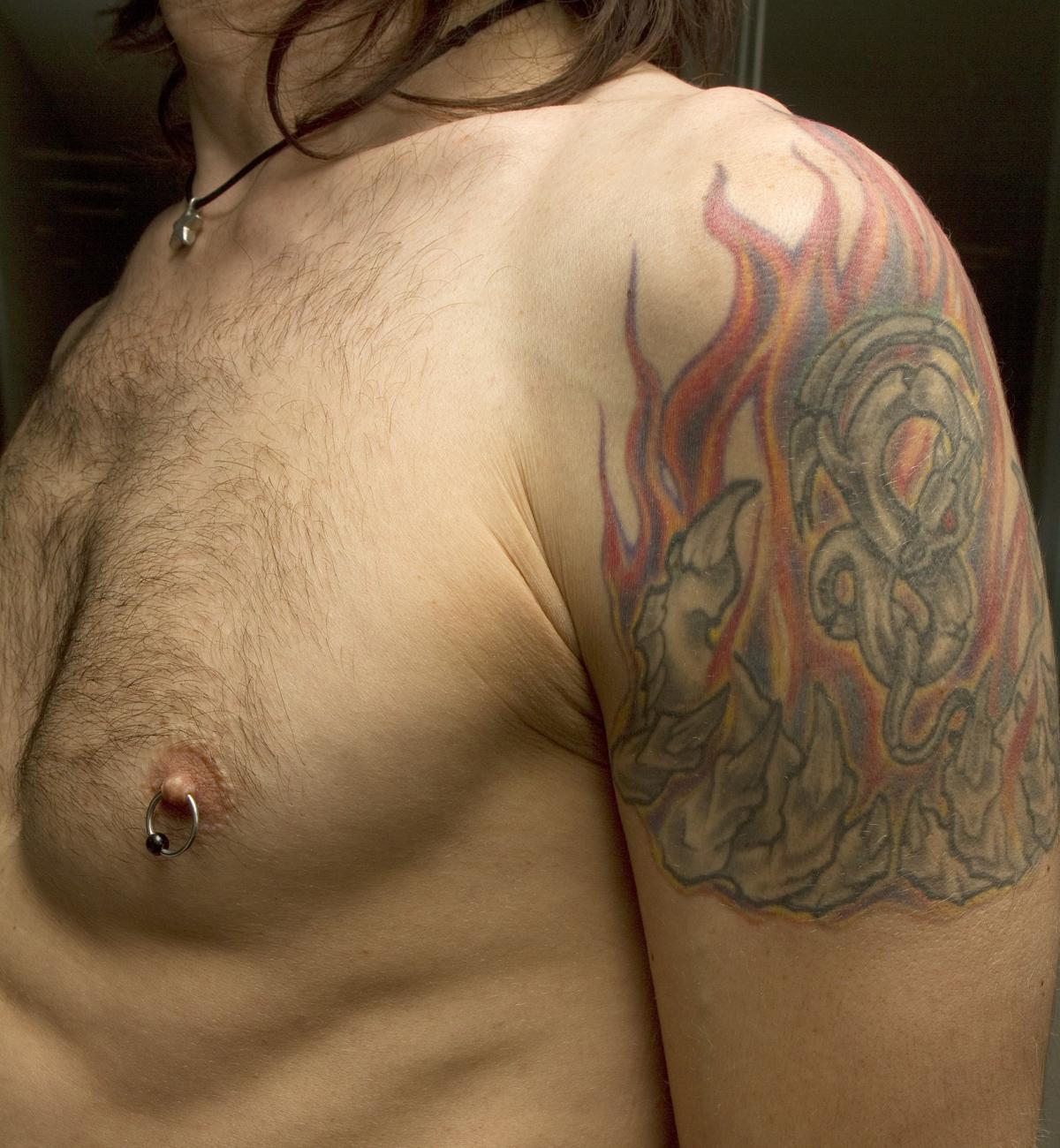 пирсинг на груди у мужчин фото 41