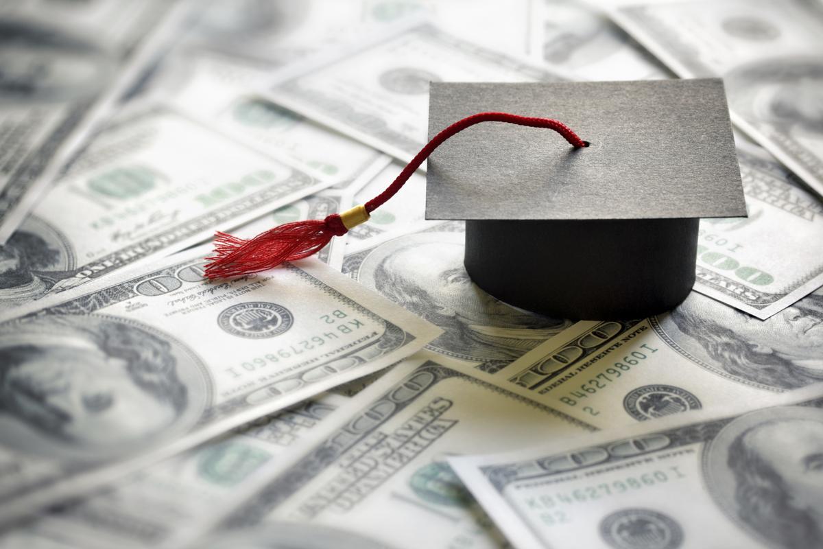 How to Qualify for College Scholarships