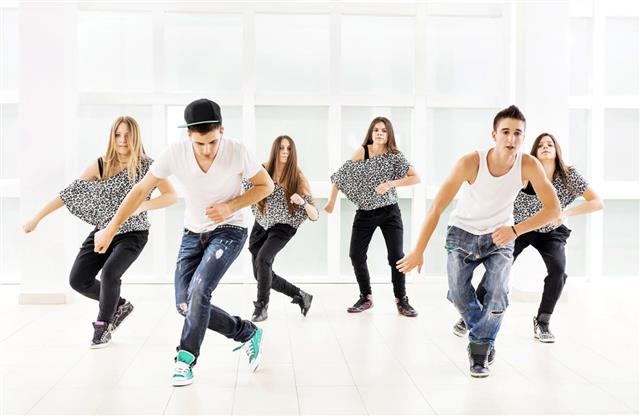 Teenagers dancing modern dances