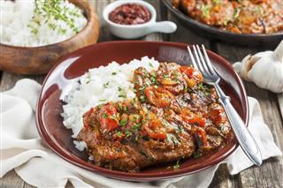 Beef in a spicy tomato sauce with rice