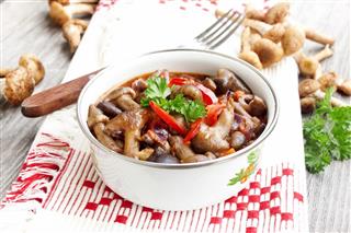 Fresh mushroom stew with red pepper and parsley