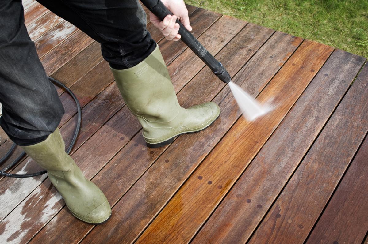 homemade deck cleaner recipes to keep your space sparkling