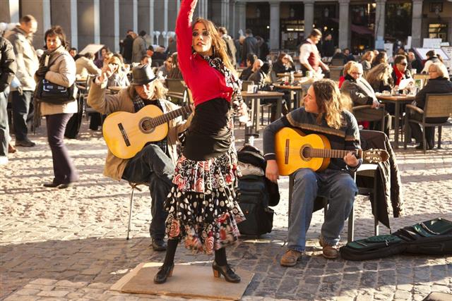 Flamenco group performing on Plaza Mayor