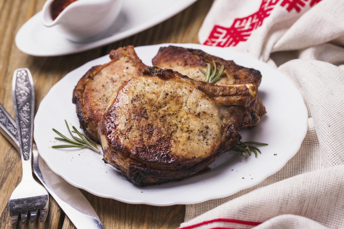 How to Make Irresistibly Rich Pork Chops in the Oven - Tastessence