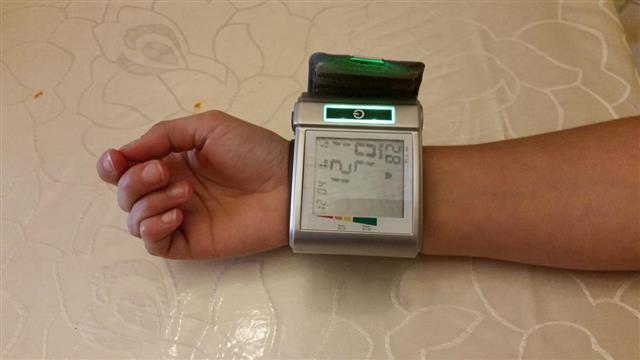 Pressure measurement on the wrist