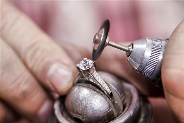 Repairing diamond ring