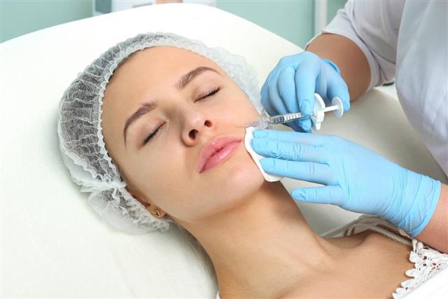 Doctor woman giving botox injections